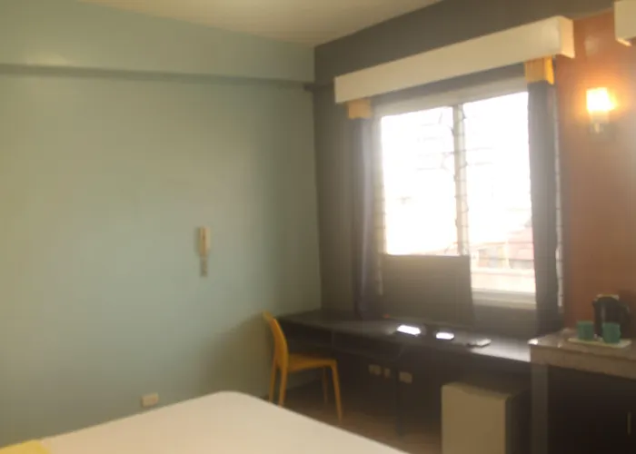 Leesons Residences 2* Manila