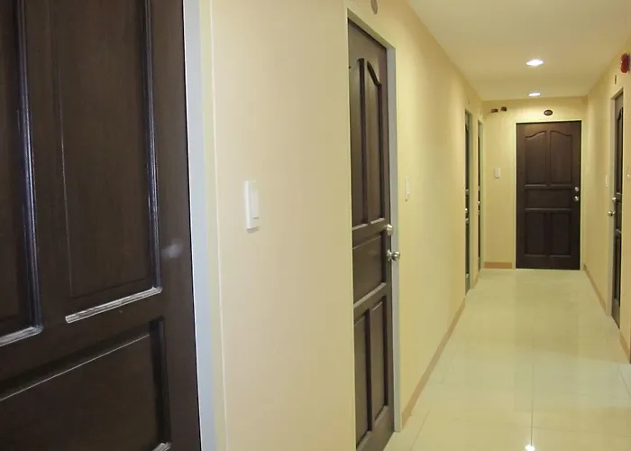 Leesons Residences Hotel